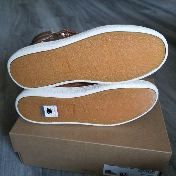 UGG  Olive Metallic Sneakers. - Picture 6 of 6